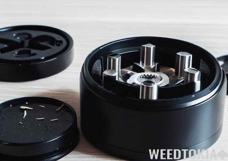 Magnets inside a weed grinder